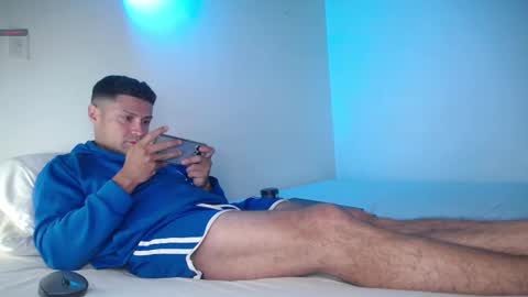 Snapshot of cummerlatino chatting on 02/18/25, 07:10 cummerlatino online show from 02/18/25, 07:10