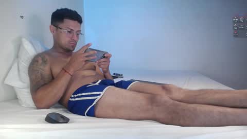 Snapshot of cummerlatino chatting on 02/25/25, 08:14 cummerlatino online show from 02/25/25, 08:14