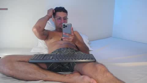 Snapshot of cummerlatino chatting on 02/27/25, 08:28 cummerlatino online show from 02/27/25, 08:28