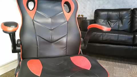 Snapshot of cummichael87 chatting on 01/01/25, 09:20 MichellCock online show from 01/01/25, 09:20