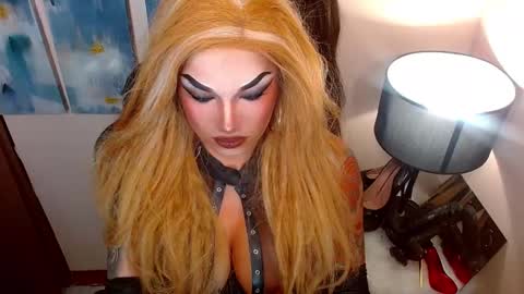 Snapshot of cumoffun chatting on 10/05/25, 11:08 Cattaleya online show from 10/05/25, 11:08