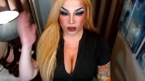 Snapshot of cumoffun chatting on 10/06/25, 08:56 Cattaleya online show from 10/06/25, 08:56