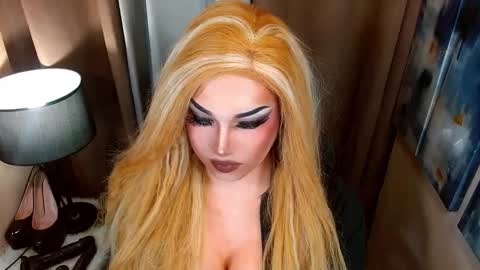 Snapshot of cumoffun chatting on 10/09/25, 08:45 Cattaleya online show from 10/09/25, 08:45