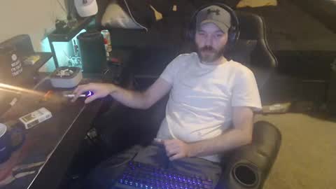 Snapshot of cumslinger2003 chatting on 12/26/24, 06:30 cumslinger2003 online show from 12/26/24, 06:30