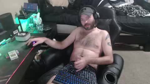 Snapshot of cumslinger2003 chatting on 11/17/25, 01:39 cumslinger2003 online show from 11/17/25, 01:39