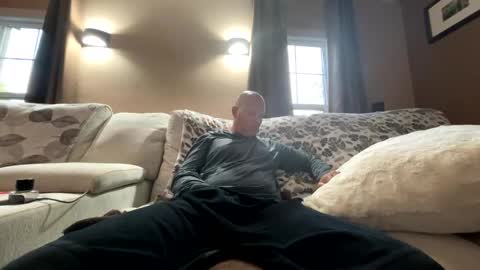 Snapshot of cumslowlyforu chatting on 04/19/26, 01:38 cumslowlyforu online show from 04/19/26, 01:38