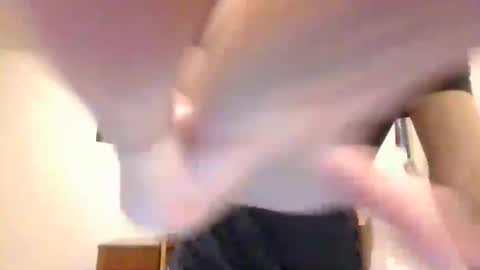 Snapshot of cumsterbator chatting on 11/17/25, 01:22 cumsterbator online show from 11/17/25, 01:22