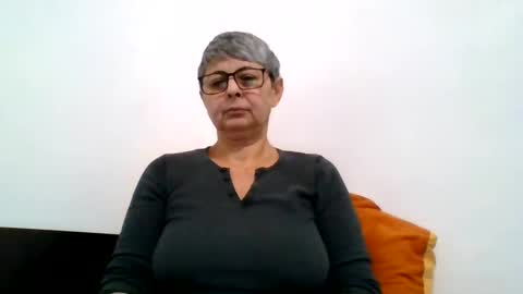 couple online show from 12/31/24, 02:47