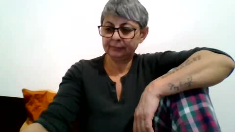 couple online show from 12/31/24, 05:51