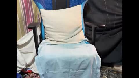 Snapshot of curioso_965 chatting on 03/13/26, 10:11 Curioso 965 online show from 03/13/26, 10:11