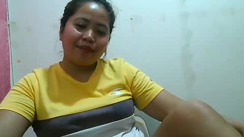 Snapshot of curious_girl247 chatting on 01/23/25, 12:04 curious_girl247 online show from 01/23/25, 12:04