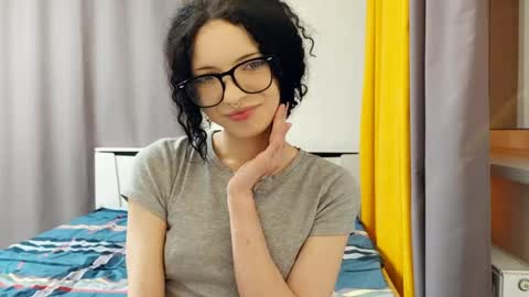 Kira online show from 05/02/26, 11:32