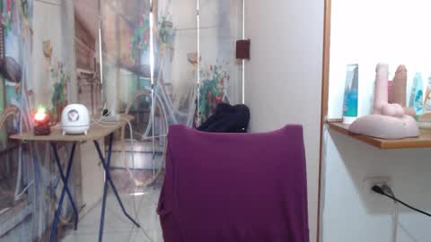 Snapshot of curly_greeneyed chatting on 02/26/26, 07:24 Vannesa online show from 02/26/26, 07:24