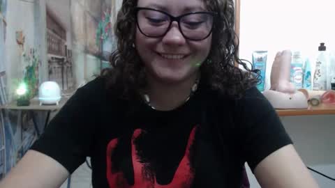 Snapshot of curly_greeneyed chatting on 03/06/26, 05:09 Vannesa online show from 03/06/26, 05:09