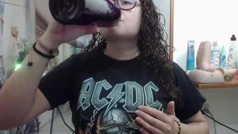 Snapshot of curly_greeneyed chatting on 03/09/26, 08:24 Vannesa online show from 03/09/26, 08:24