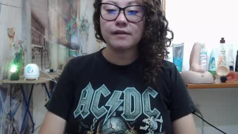 Snapshot of curly_greeneyed chatting on 03/18/26, 07:28 Vannesa online show from 03/18/26, 07:28