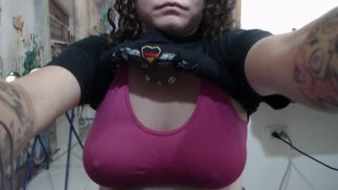 Snapshot of curly_greeneyed chatting on 04/08/26, 01:05 Vannesa online show from 04/08/26, 01:05