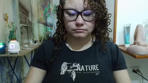 Snapshot of curly_greeneyed chatting on 05/05/26, 02:08 Vannesa online show from 05/05/26, 02:08