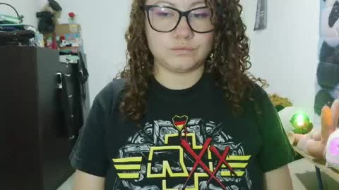 Snapshot of curly_greeneyed chatting on 05/26/26, 03:02 Vannesa online show from 05/26/26, 03:02
