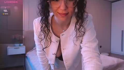 curly_jade_ online show from 05/16/26, 03:00