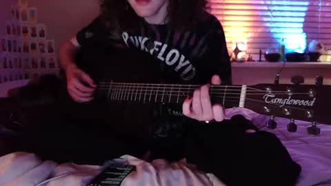 curly fries online show from 03/25/26, 07:25