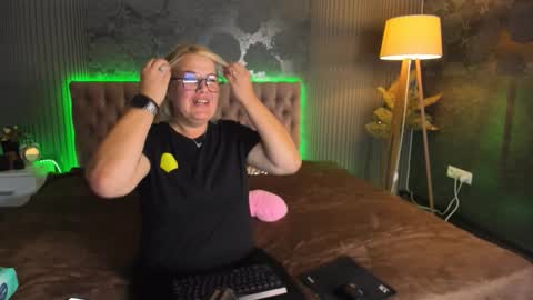 CurlyDreams online show from 09/18/25, 12:07