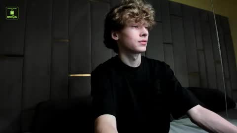 Snapshot of curlytwinkboy chatting on 09/18/25, 08:55 KEVIN online show from 09/18/25, 08:55