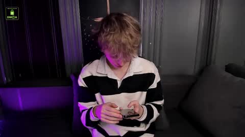 Snapshot of curlytwinkboy chatting on 04/14/26, 08:15 KEVIN online show from 04/14/26, 08:15