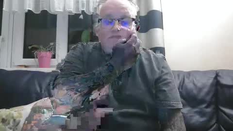 Snapshot of curtus14 chatting on 01/27/25, 09:44 curtus14 online show from 01/27/25, 09:44