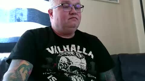 Snapshot of curtus14 chatting on 11/30/25, 01:15 curtus14 online show from 11/30/25, 01:15