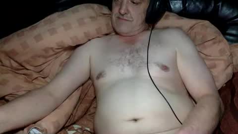 curvelover1977 online show from 11/20/25, 04:01