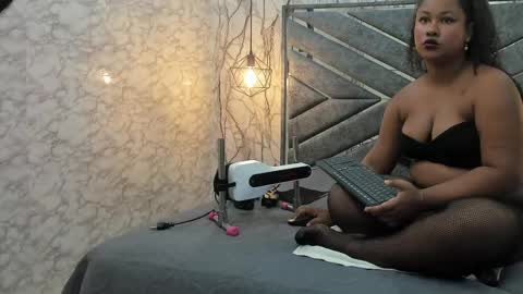 Snapshot of curvy_alyanna chatting on 04/13/26, 11:37 Alyanna online show from 04/13/26, 11:37