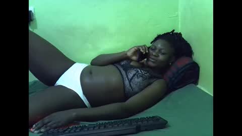 Snapshot of curvy_corazon1 chatting on 10/13/25, 06:24 curvy_corazon1 online show from 10/13/25, 06:24