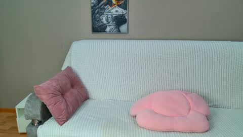 Snapshot of curvy_dynamite chatting on 06/19/26, 01:21 Sammy online show from 06/19/26, 01:21