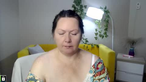 curvy_girlz online show from 11/04/25, 05:23
