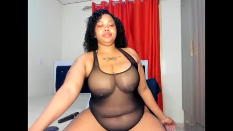 Snapshot of curvy_latoya chatting on 10/30/25, 10:43 Curvy Latoya online show from 10/30/25, 10:43