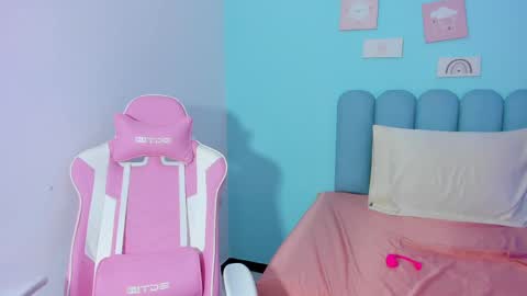 Snapshot of curvy_rousi chatting on 02/13/25, 05:33 Rosie online show from 02/13/25, 05:33