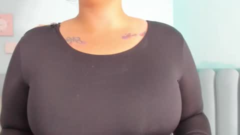 Snapshot of curvy_rousi chatting on 10/19/25, 11:33 Rosie online show from 10/19/25, 11:33