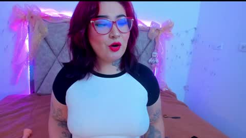 Snapshot of curvybaddie chatting on 12/25/24, 09:43 A online show from 12/25/24, 09:43