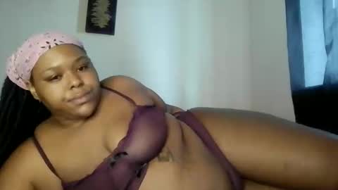 Snapshot of curvybcelinemixe chatting on 03/15/26, 06:36 Cline online show from 03/15/26, 06:36