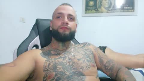 Snapshot of curvybigass_ chatting on 03/15/26, 05:02 Sofia online show from 03/15/26, 05:02