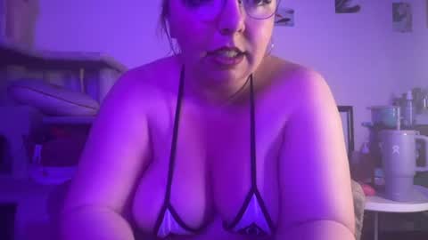 Snapshot of curvycate127 chatting on 07/11/26, 05:10 Cate online show from 07/11/26, 05:10