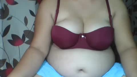 Snapshot of curvyladyxx289 chatting on 10/28/25, 07:27 curvyladyxx289 online show from 10/28/25, 07:27
