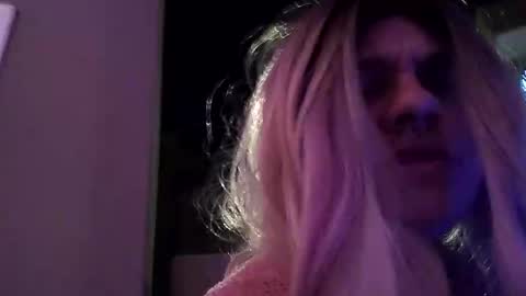 Snapshot of curvylucifinaxxx chatting on 12/02/24, 08:30 Lucifina ganja kittens online show from 12/02/24, 08:30