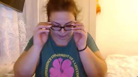 Snapshot of curvymomylore chatting on 11/27/25, 11:01 Lore online show from 11/27/25, 11:01