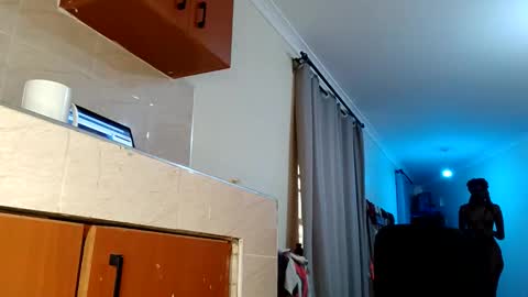 Zozo online show from 02/25/26, 01:43