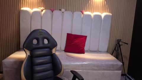 Snapshot of cute_angel_1 chatting on 06/27/26, 03:44 cute_angel_1 online show from 06/27/26, 03:44