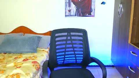 Snapshot of cute_annah chatting on 04/01/26, 06:49 cute annah online show from 04/01/26, 06:49
