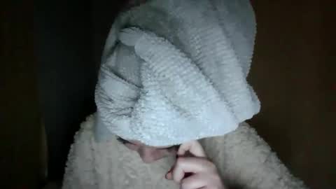 Snapshot of cute_beauty05 chatting on 10/25/25, 08:22 cute_beauty05 online show from 10/25/25, 08:22