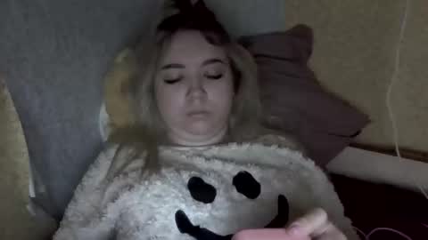 Snapshot of cute_beauty05 chatting on 10/28/25, 09:35 cute_beauty05 online show from 10/28/25, 09:35